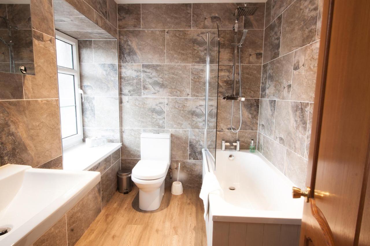 Duke Of Gordon Hotel Kingussie Bagian luar foto