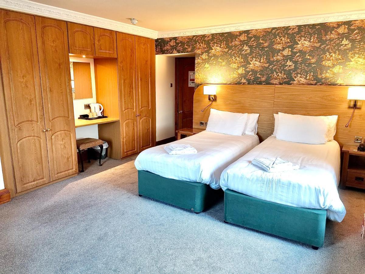 Duke Of Gordon Hotel Kingussie Bagian luar foto