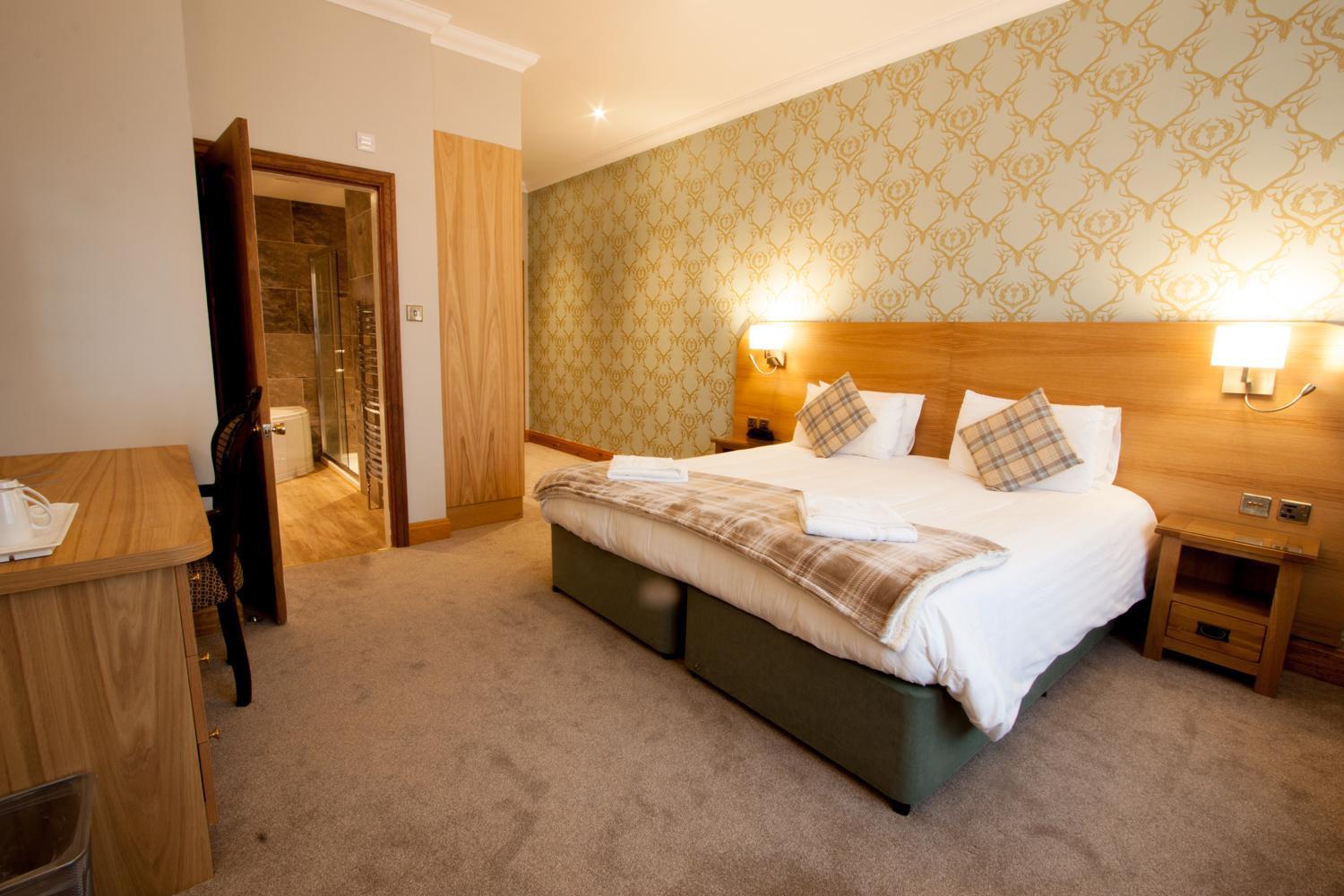 Duke Of Gordon Hotel Kingussie Bagian luar foto