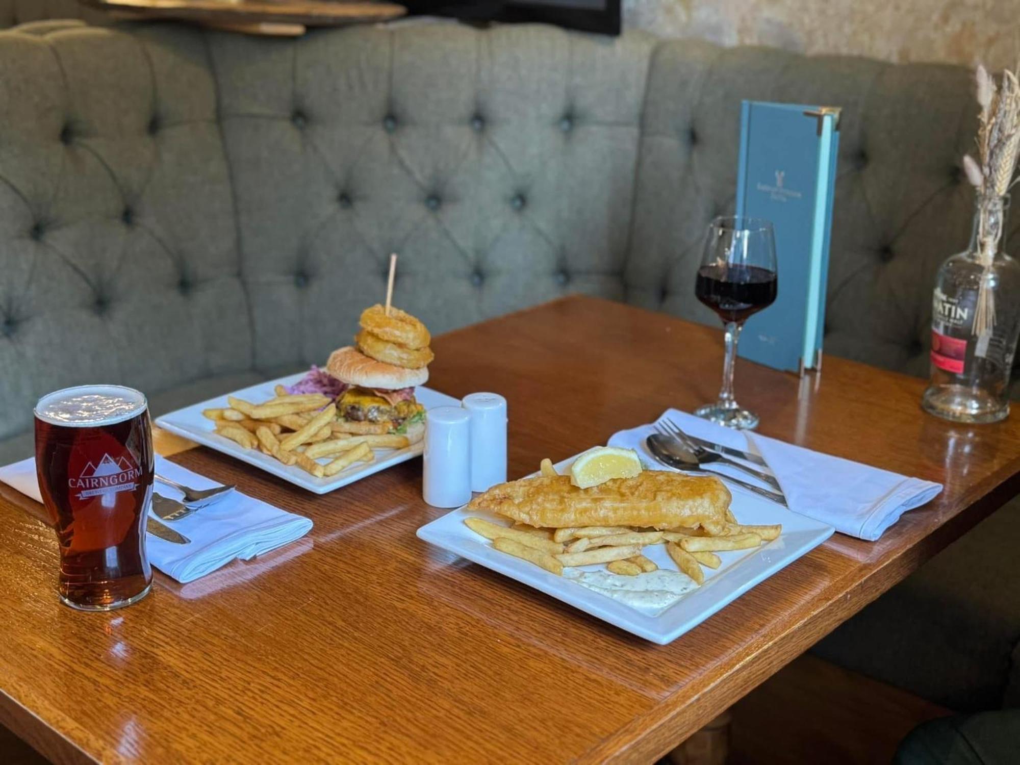 Duke Of Gordon Hotel Kingussie Bagian luar foto