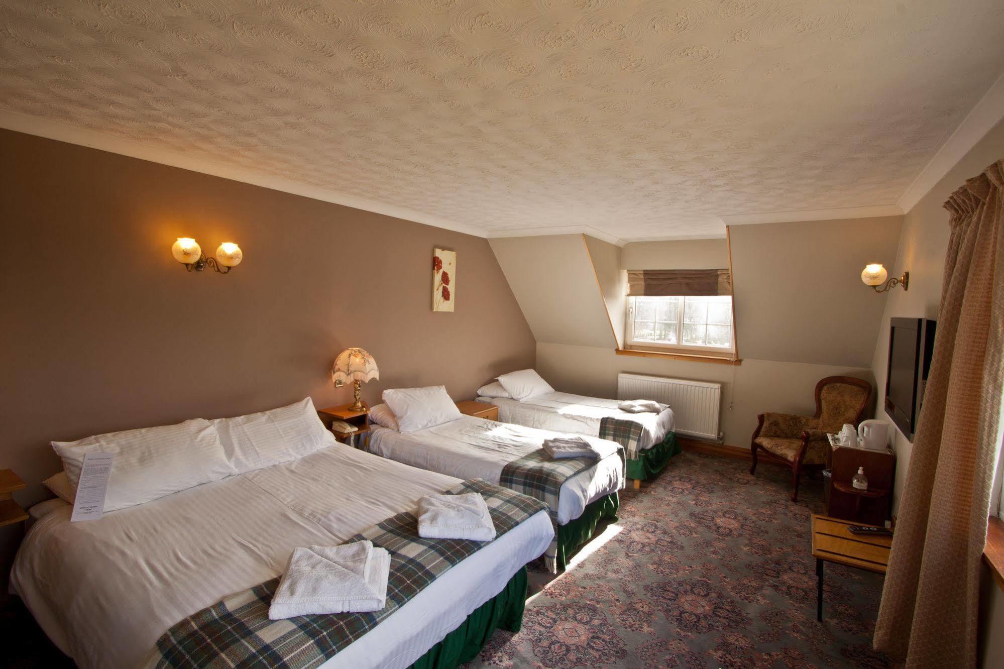 Duke Of Gordon Hotel Kingussie Bagian luar foto