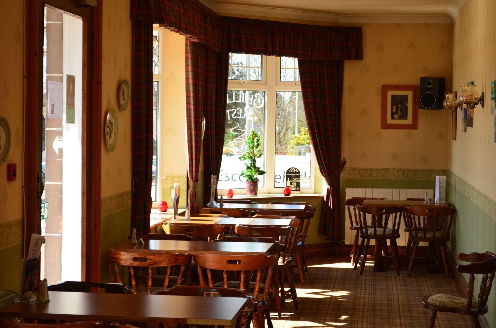 Duke Of Gordon Hotel Kingussie Bagian luar foto