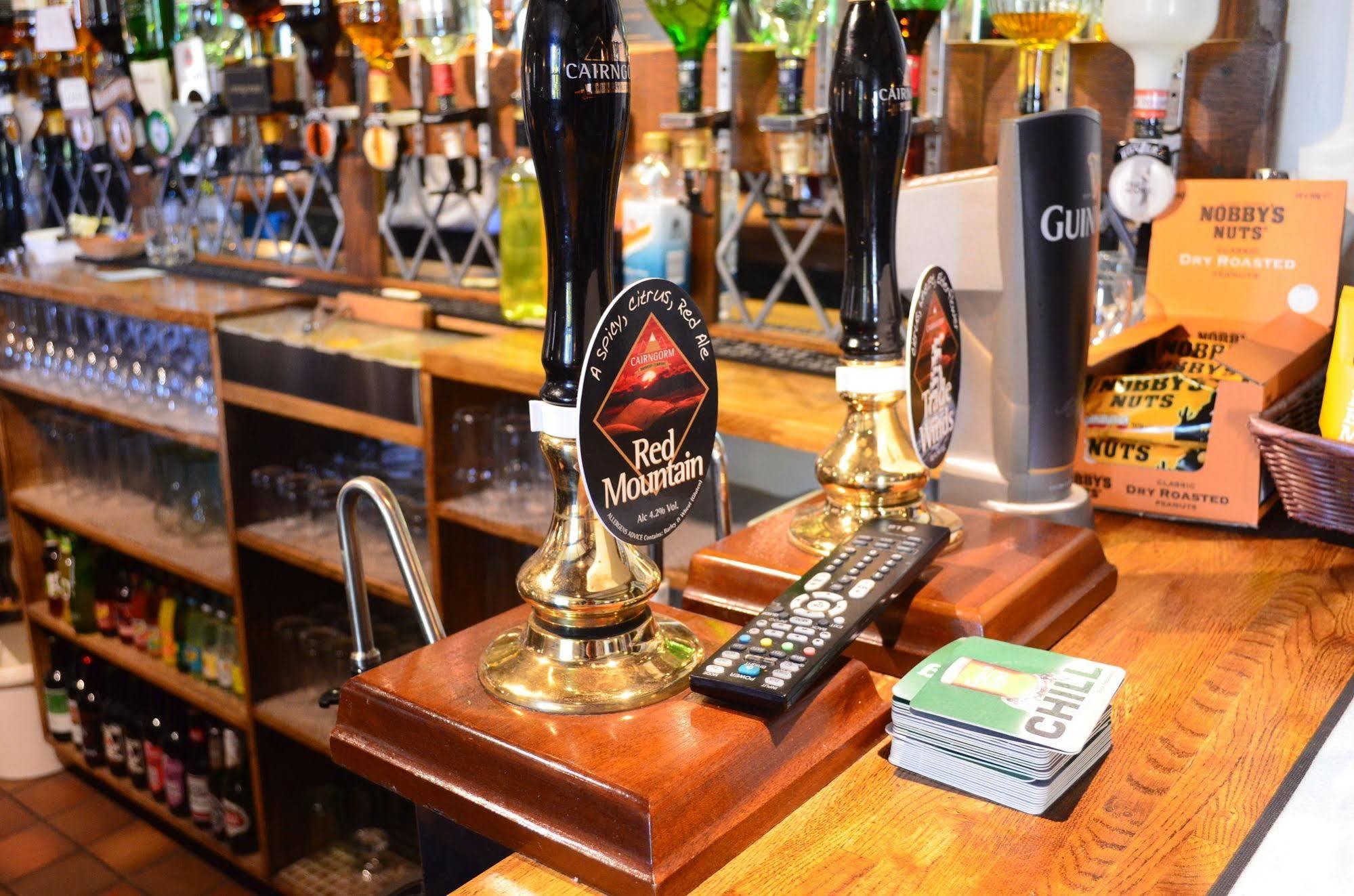 Duke Of Gordon Hotel Kingussie Bagian luar foto