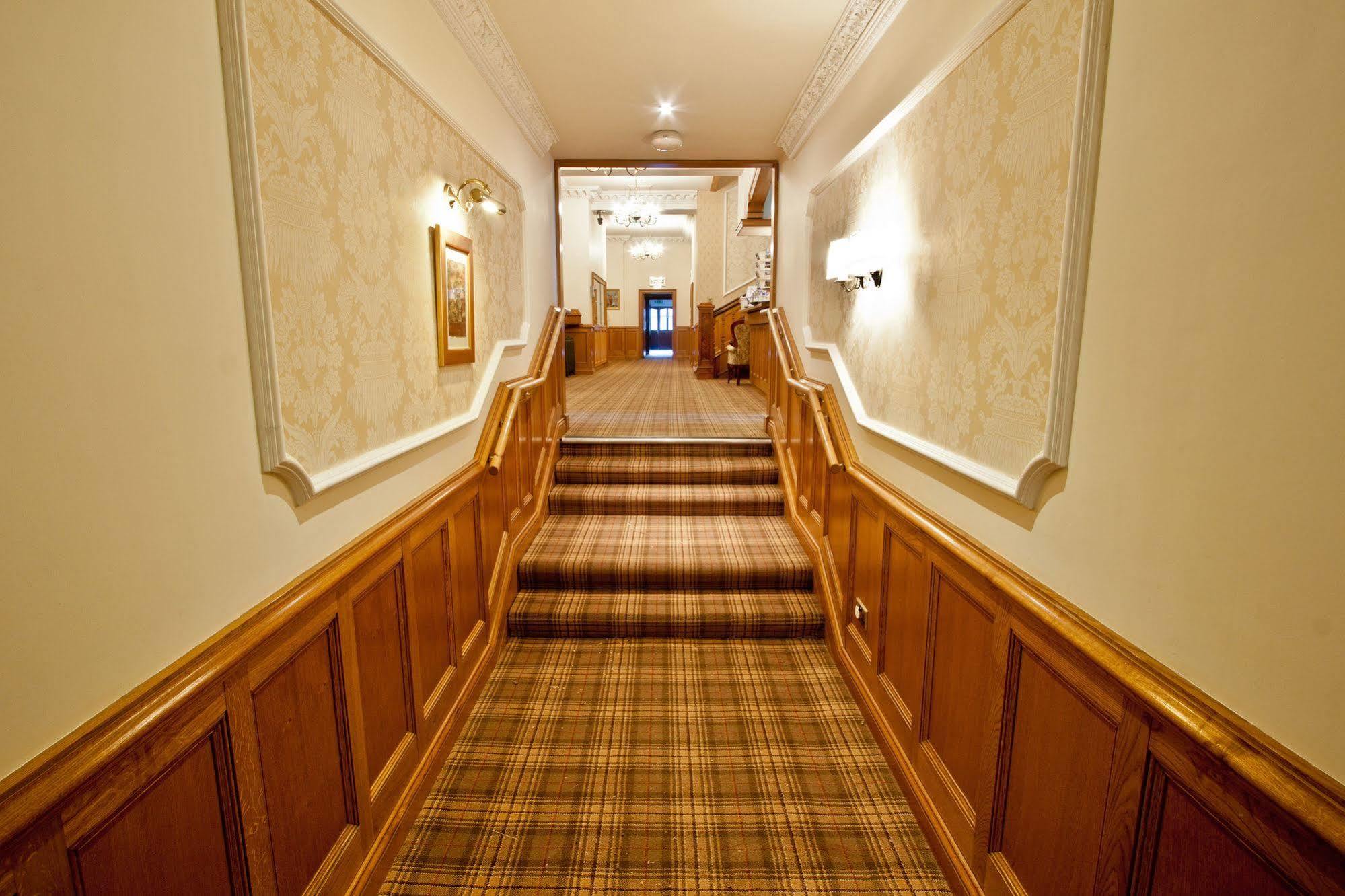 Duke Of Gordon Hotel Kingussie Bagian luar foto